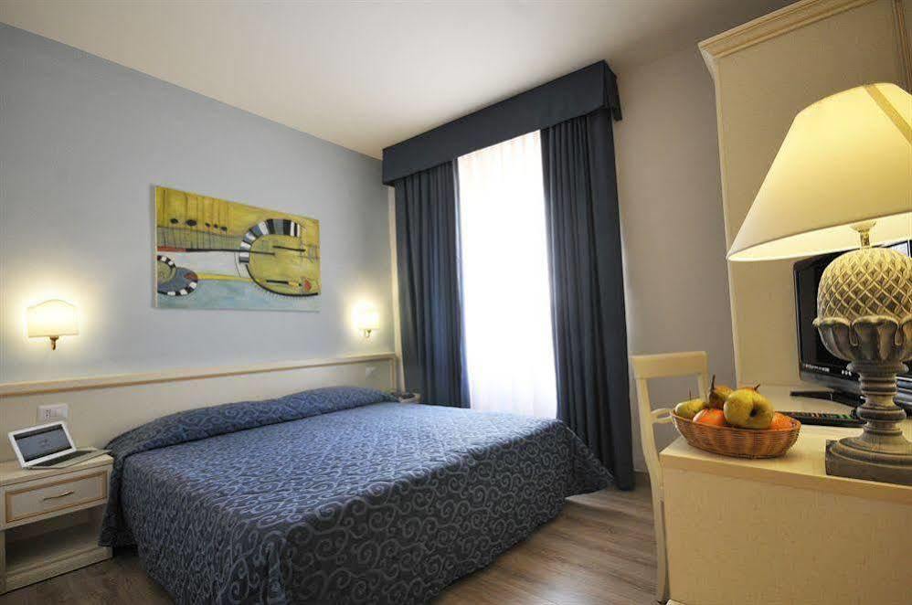 Hotel Azzi Florencja Zewnętrze zdjęcie